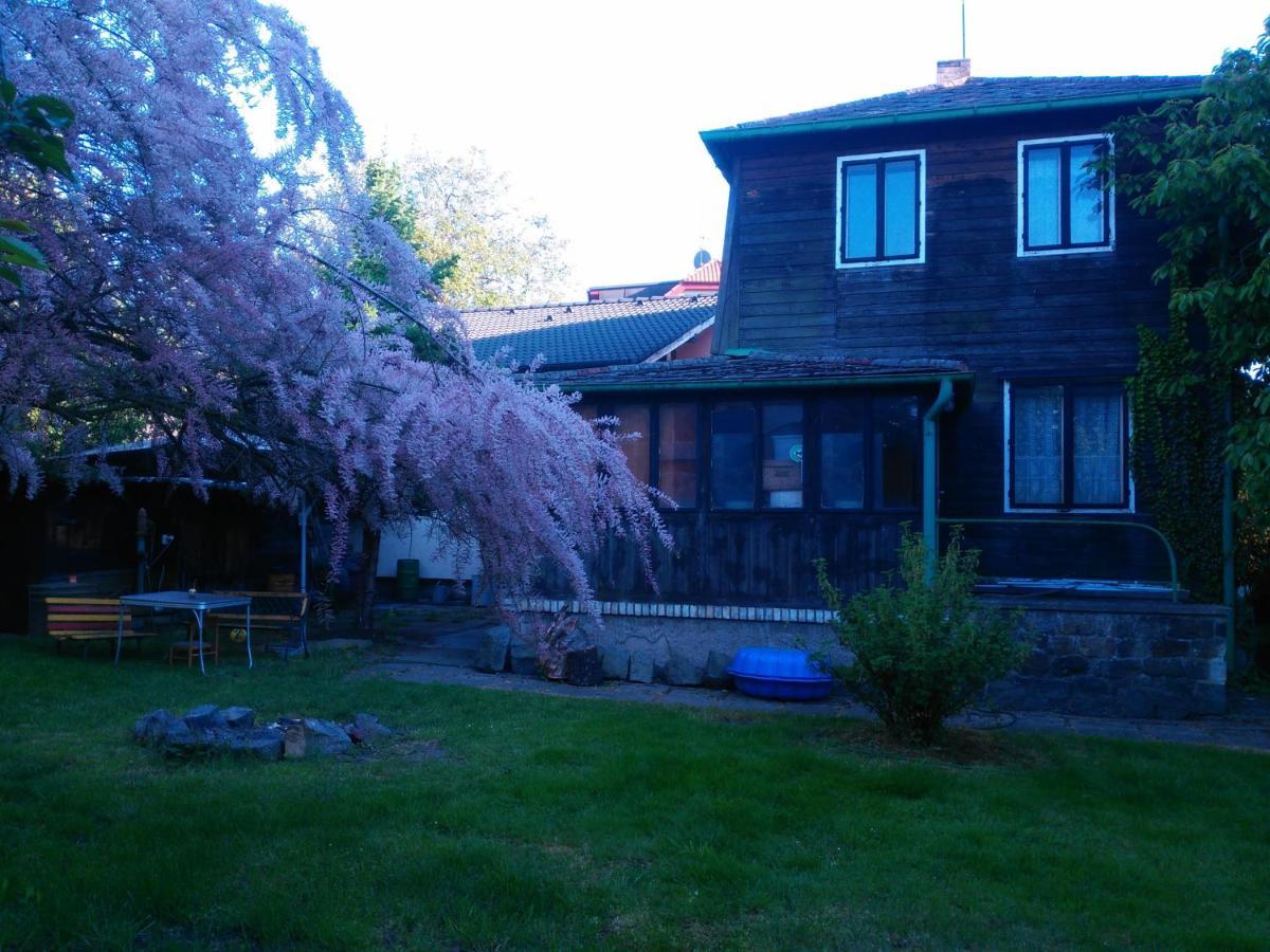 Old Summer House With Renovated Bathroom Prága Kültér fotó