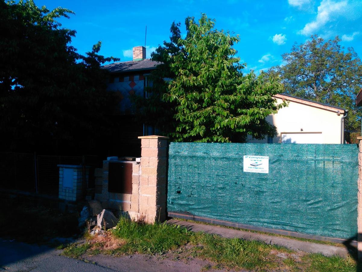 Old Summer House With Renovated Bathroom Prága Kültér fotó